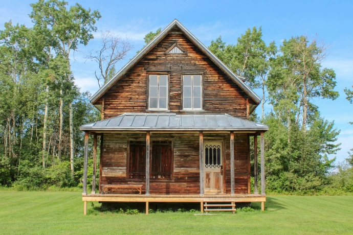 brown wooden 2-storey house during daytime